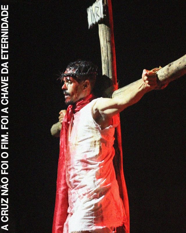 Domingo à noite, o céu desceu até nós.
Relembramos o sacrifício, sentimos a presença,
e fomos tocados por um amor que não se explica — só se vive.

O Auto de Páscoa na Nova Aliança não foi apenas uma apresentação.
Foi uma lembrança viva de que Ele morreu por nós… mas vive em nós.

Agradecemos a cada irmão que serviu, adorou, se doou —
e a cada vida que foi tocada por essa mensagem eterna.

Ele ressuscitou. E isso muda tudo.

✨ E não termina aqui.
 O que Deus começou nesse culto, Ele quer continuar em cada encontro.
Próximos cultos:
 📍 Quarta às 19h31 — Reunião de oração
 📍 Domingo às 18h31 — Culto de Celebração

A porta está aberta. Jesus está aqui.
E Ele continua transformando histórias.
