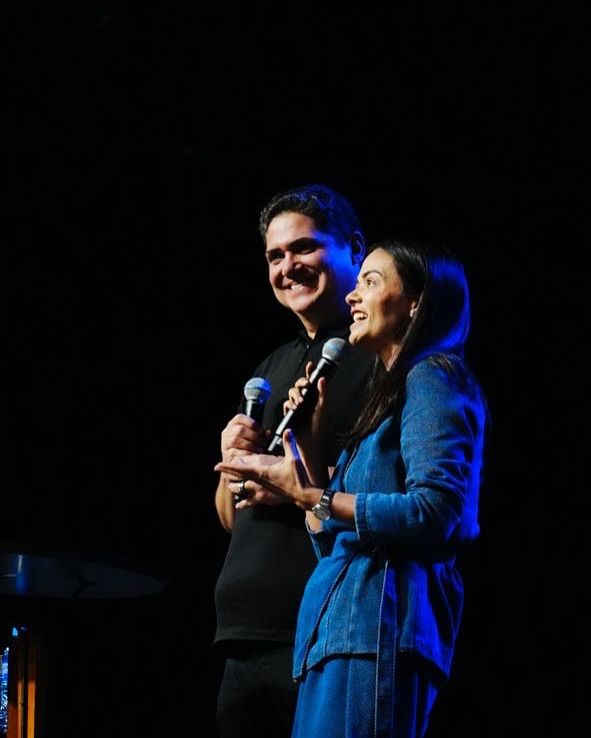 Sábado foi dia de crescimento, aprendizado e conexões no INA Empreendedores – Fé & Negócios!

Tivemos a honra de receber o casal Flávio Cavalcante (@oflaviodosbolos) e Fabiana Ribeiro (@fabiribeiro.eu) , fundadores da Bolos do Flávio (@bolosdoflavio) , que compartilharam sua inspiradora trajetória empreendedora com a gente. Uma história marcada por fé, coragem e visão de futuro!

A palestra foi repleta de insights valiosos que impactaram profundamente os empresários presentes. 💡📈
Além disso, vivemos um tempo precioso de networking, comunhão e alinhamento de propósitos.

Empreender com fé é saber que nossos negócios também fazem parte da missão que Deus nos confiou.
E esse foi mais um passo importante nessa jornada! 🚀🙏

📸 @victormoura.studio 

#INAEmpreendedores #FéENegócios #BolosDoFlávio #EmpreenderComPropósito #inadistritofederal #inadf #NetworkingCristão #VisãoDeFuturo